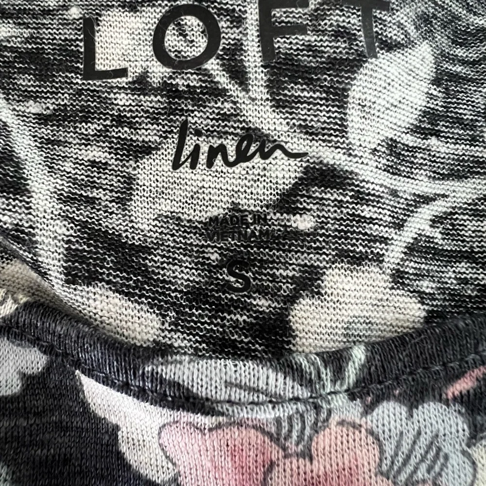 LOFT Black Floral Short Sleeve Tee - Picture 3 of 3